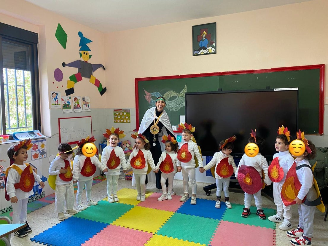 Los escolares llenaron de color y alegría las calles con sus desfiles de Carnaval