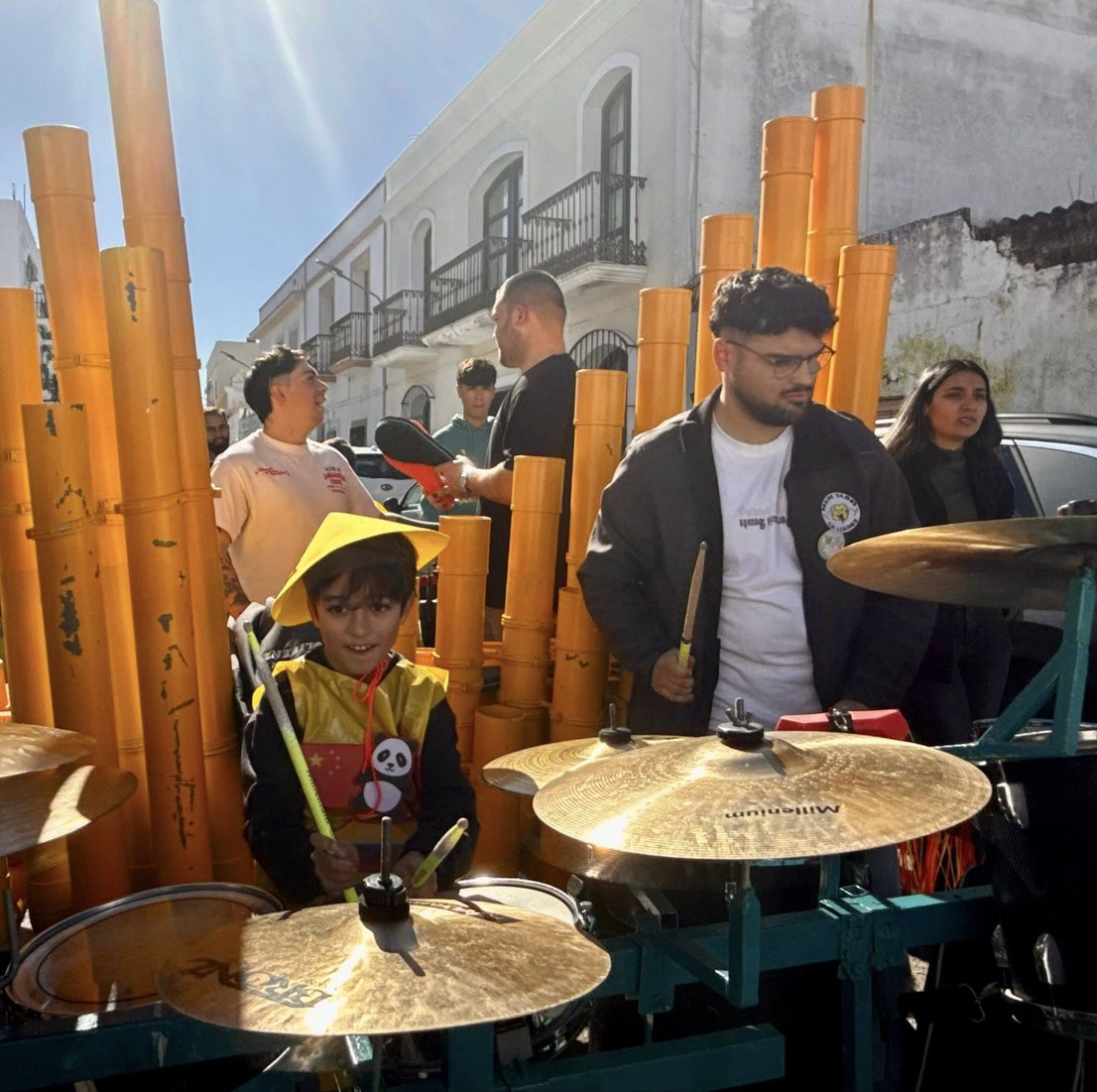 Los escolares llenaron de color y alegría las calles con sus desfiles de Carnaval
