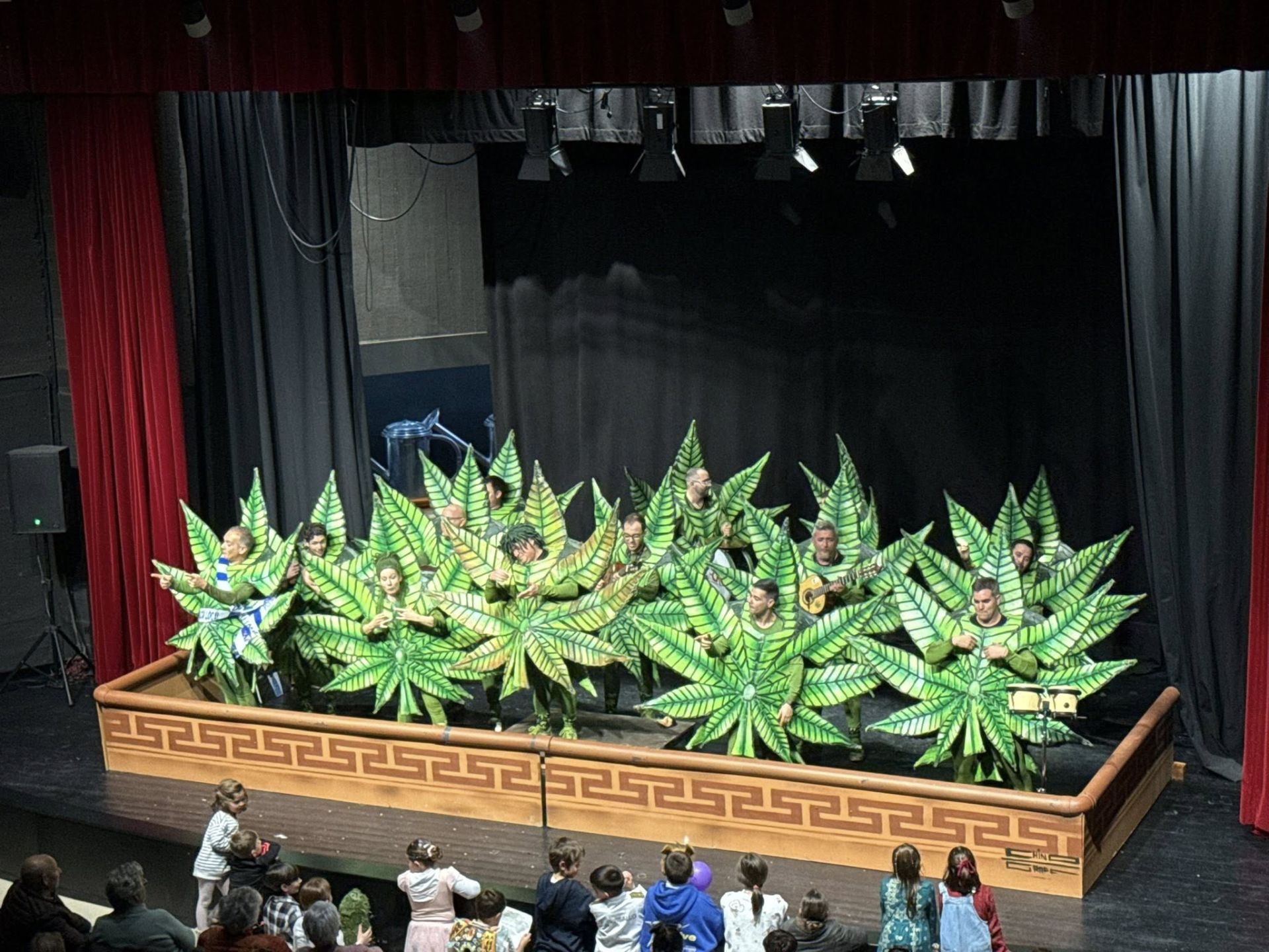 El Certamen de Murgas del Carnaval 2026 llena de ingenio la Casa de la Cultura