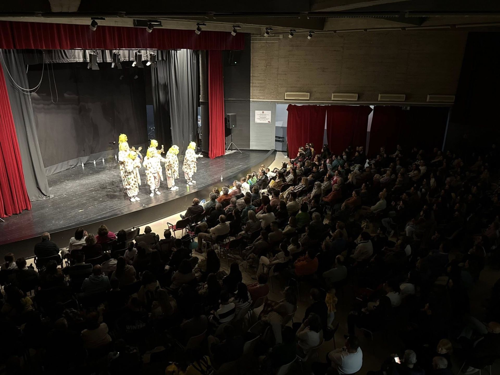 El Certamen de Murgas del Carnaval 2026 llena de ingenio la Casa de la Cultura