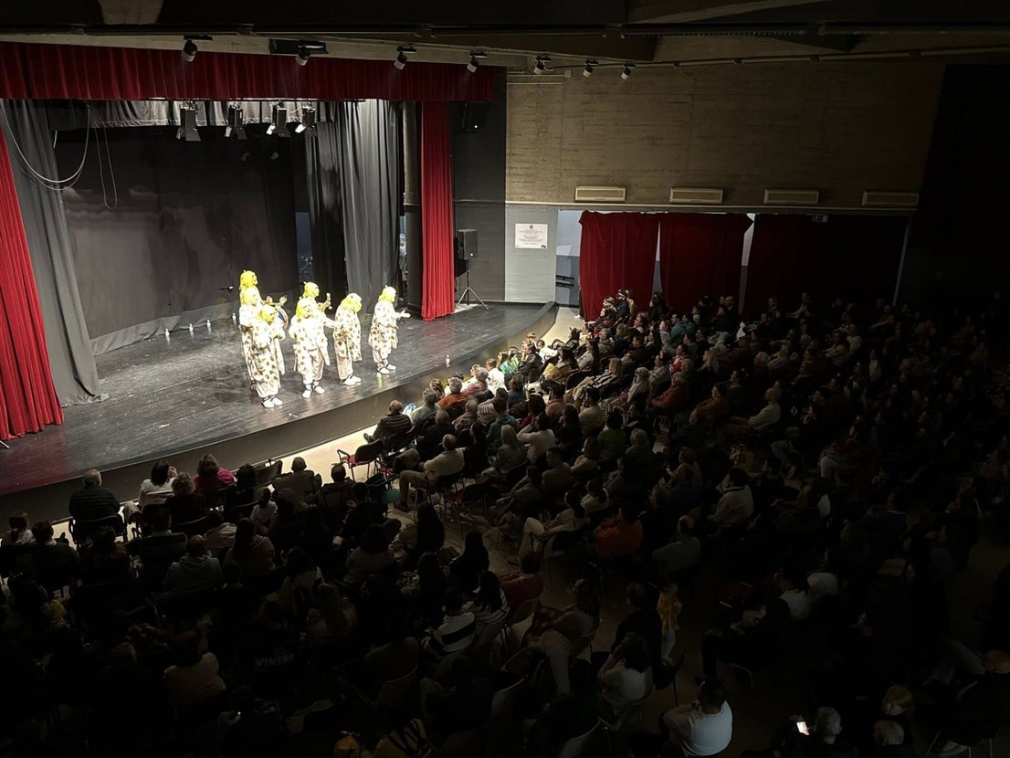 El Certamen de Murgas del Carnaval 2026 llena de ingenio la Casa de la Cultura