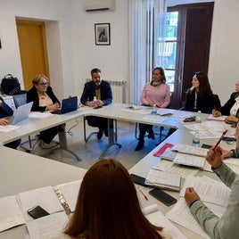 Ayuntamiento y sindicatos crean el reglamento de carrera profesional del personal municipal