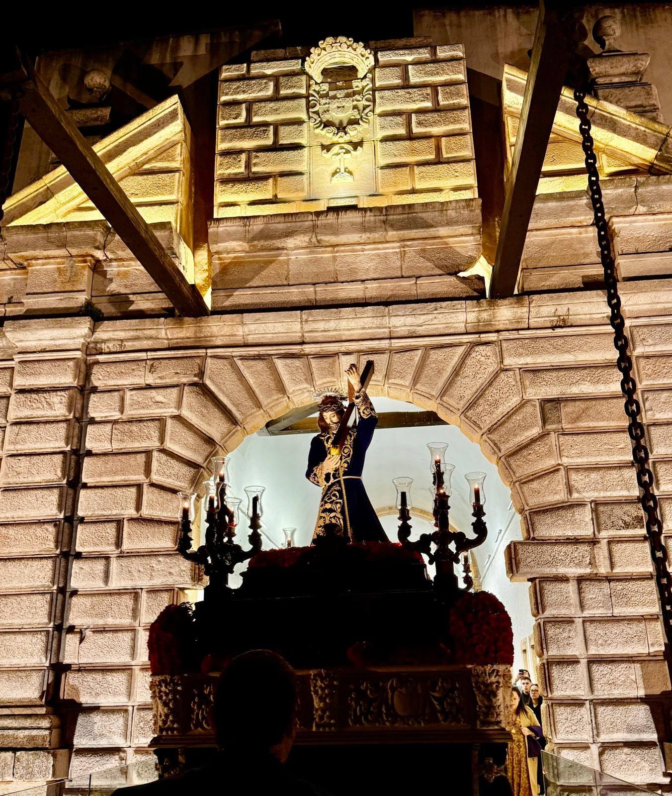 Patrimonio, tradición y fervor se aúnan en la procesión del Señor de los Pasos