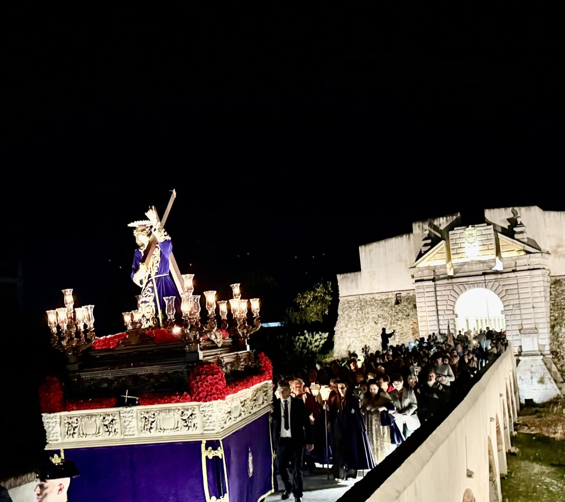 Patrimonio, tradición y fervor se aúnan en la procesión del Señor de los Pasos