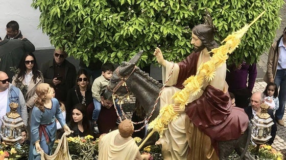 Olivenza celebra el Domingo de Ramos con la tradicional procesión de 'La Borriquita'