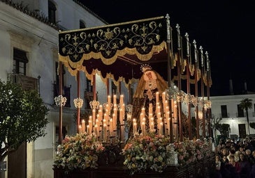 Solemnidad en la procesión del Lunes Santo de la Cofradía de 'Los Obreros'