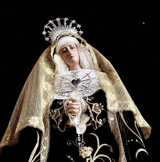 La hermandad de la Virgen de los Dolores recauda fondos para sufragar la restauración de la talla