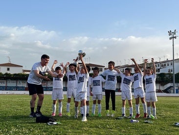 El GMD Olivenza logra un histórico doble campeonato en categoría prebenjamín