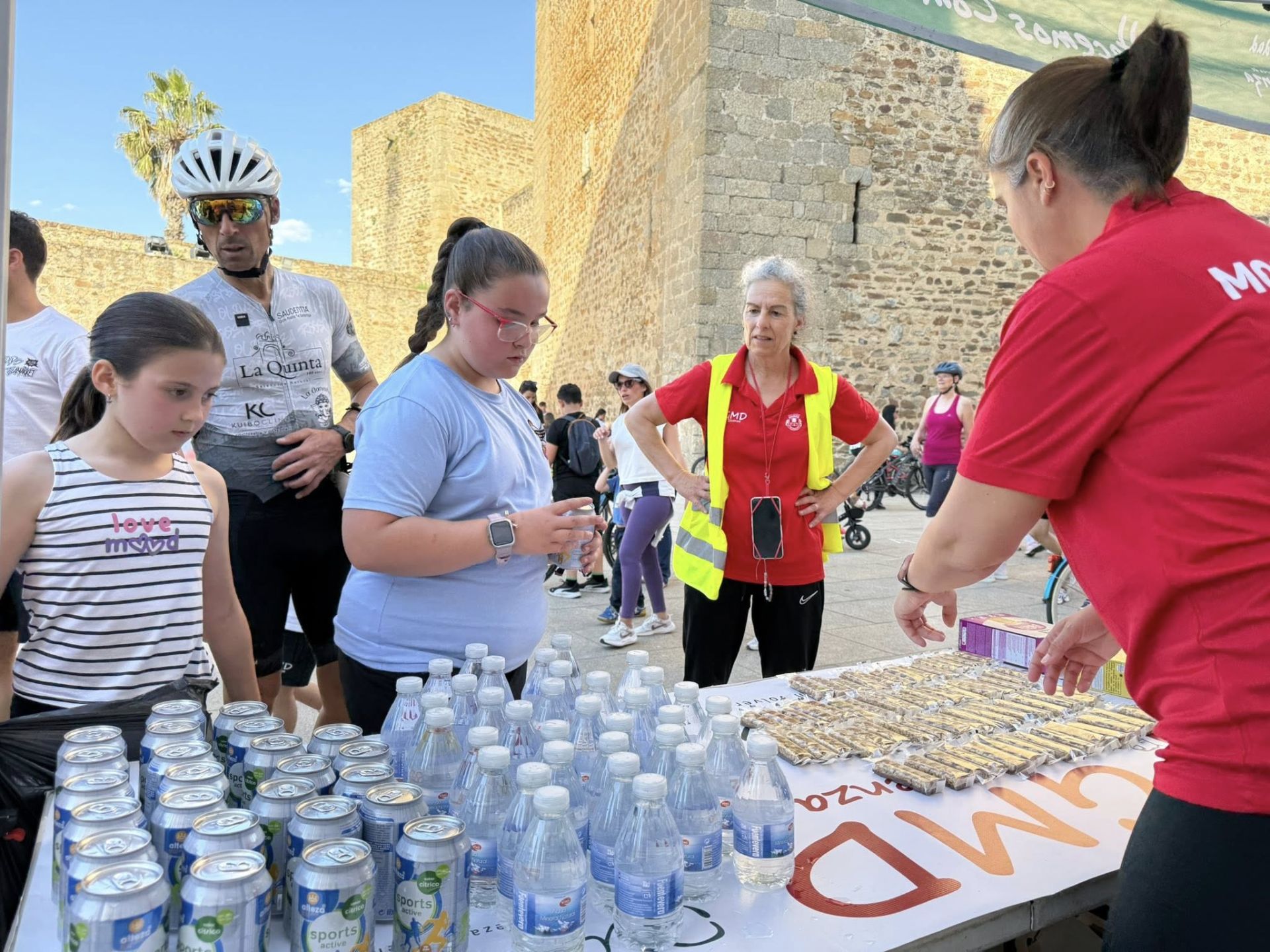 Olivenza se vuelca con el deporte y la convivencia en una jornada participativa en sus calles