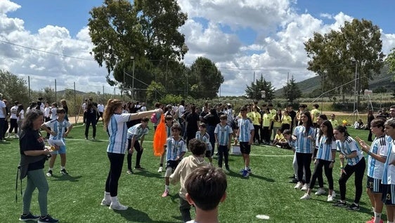 El IES Puente Ajuda celebra su Día del Centro con convivencia, senderismo y juegos tradicionales