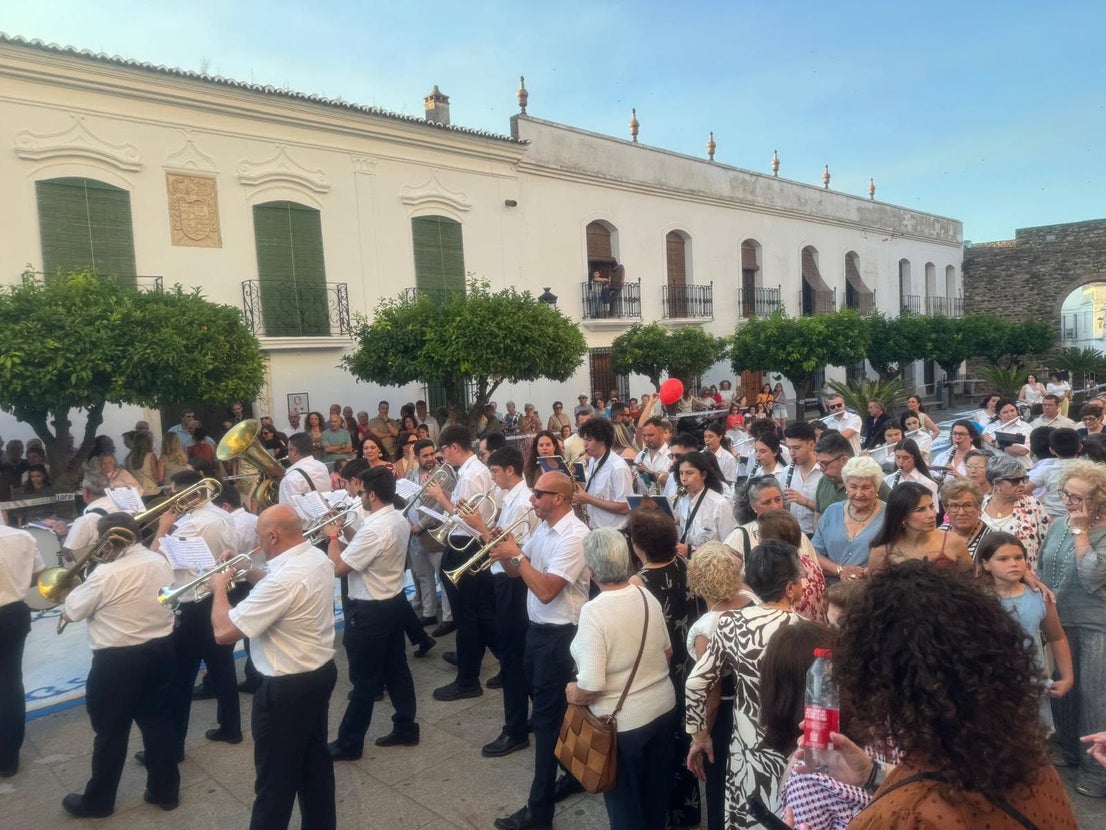 Ochenta y cinco niños y niñas de Olivenza protagonizan la procesión del Corpus Christi