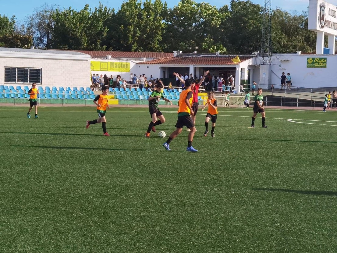 Más de 700 jóvenes de 13 municipios clausuran las ligas mancomunadas de fútbol y voleibol