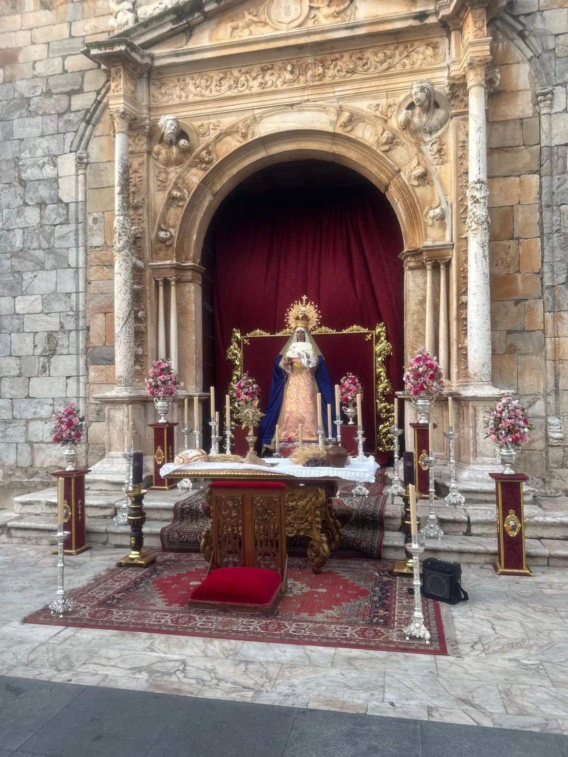 Ochenta y cinco niños y niñas de Olivenza protagonizan la procesión del Corpus Christi