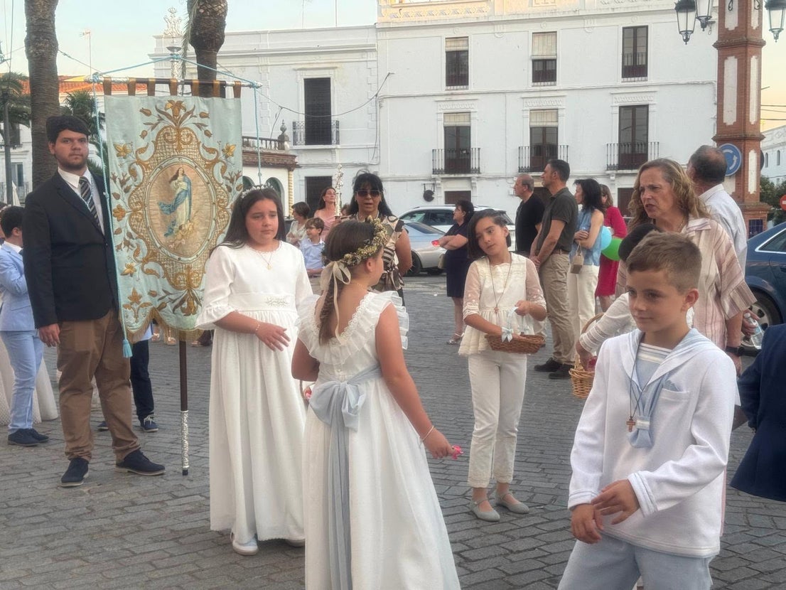 Ochenta y cinco niños y niñas de Olivenza protagonizan la procesión del Corpus Christi