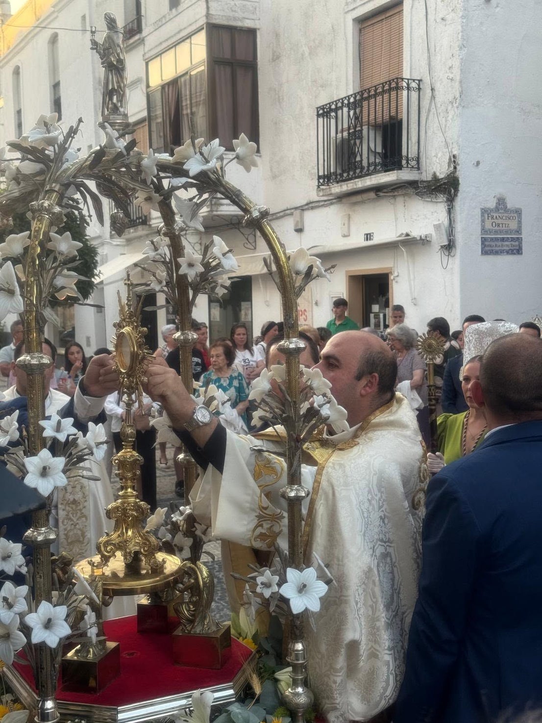Ochenta y cinco niños y niñas de Olivenza protagonizan la procesión del Corpus Christi