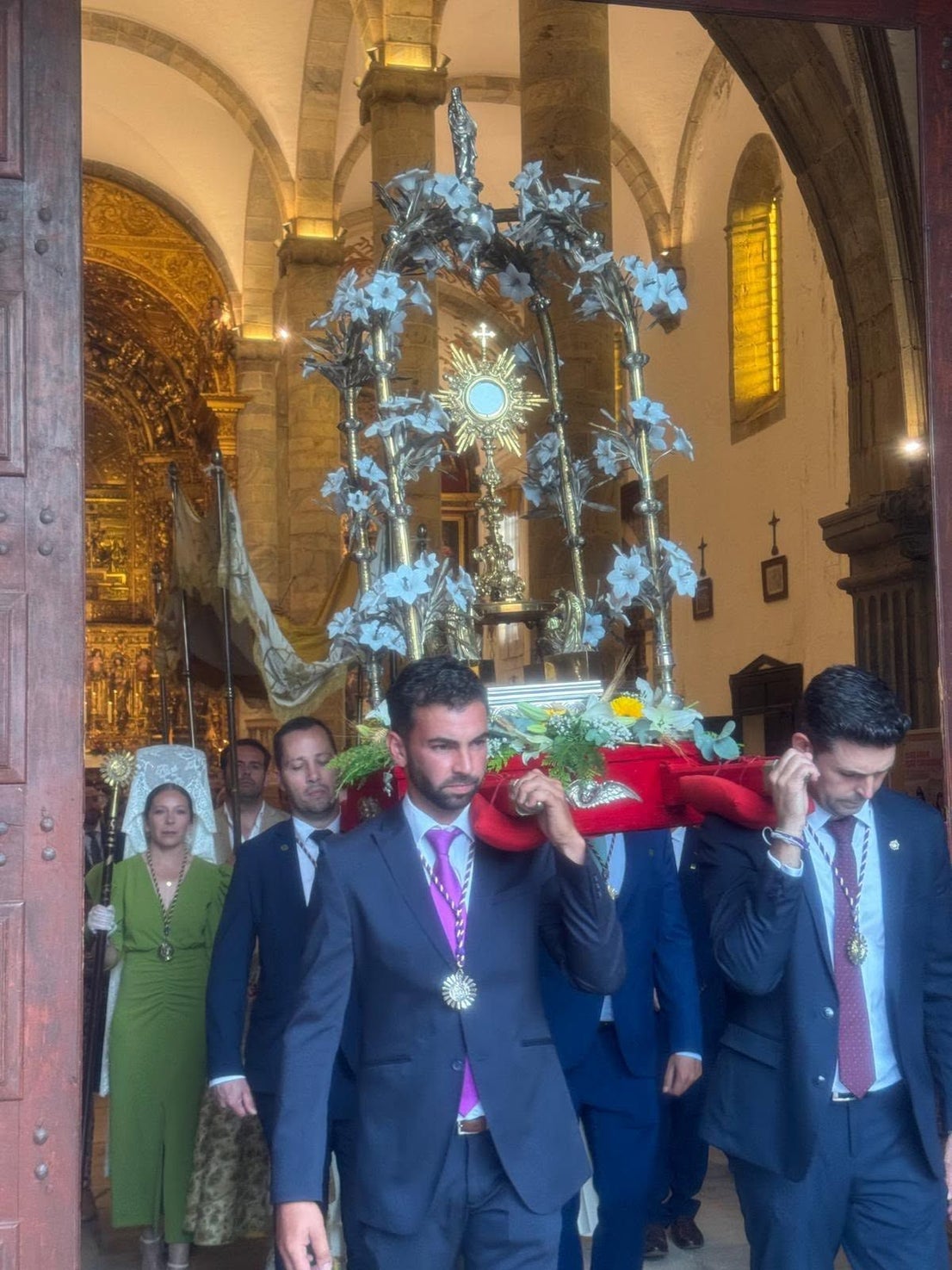 Ochenta y cinco niños y niñas de Olivenza protagonizan la procesión del Corpus Christi