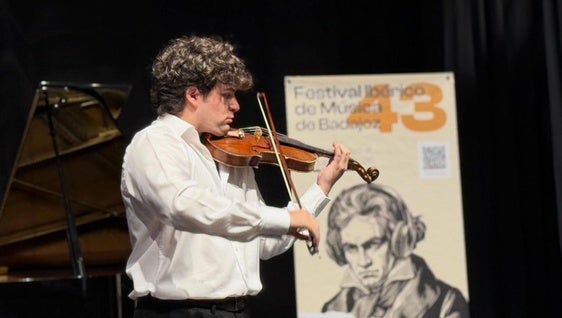 El violinista oliventino Alonso Ferrera cautiva al público en el Festival Joven del Festival Ibérico de Música