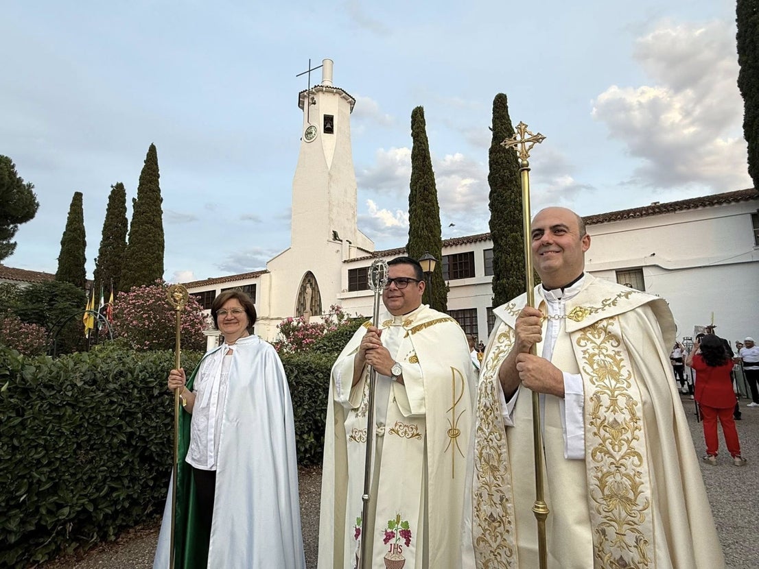 El Sagrado Corazón de Jesús recorre las calles de La Farrapa en una emotiva procesión