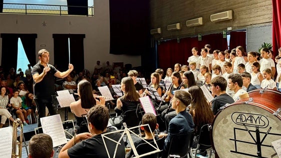 El alumnado de la Escuela de Música hace vibrar al público con su talento en el concierto de fin de curso