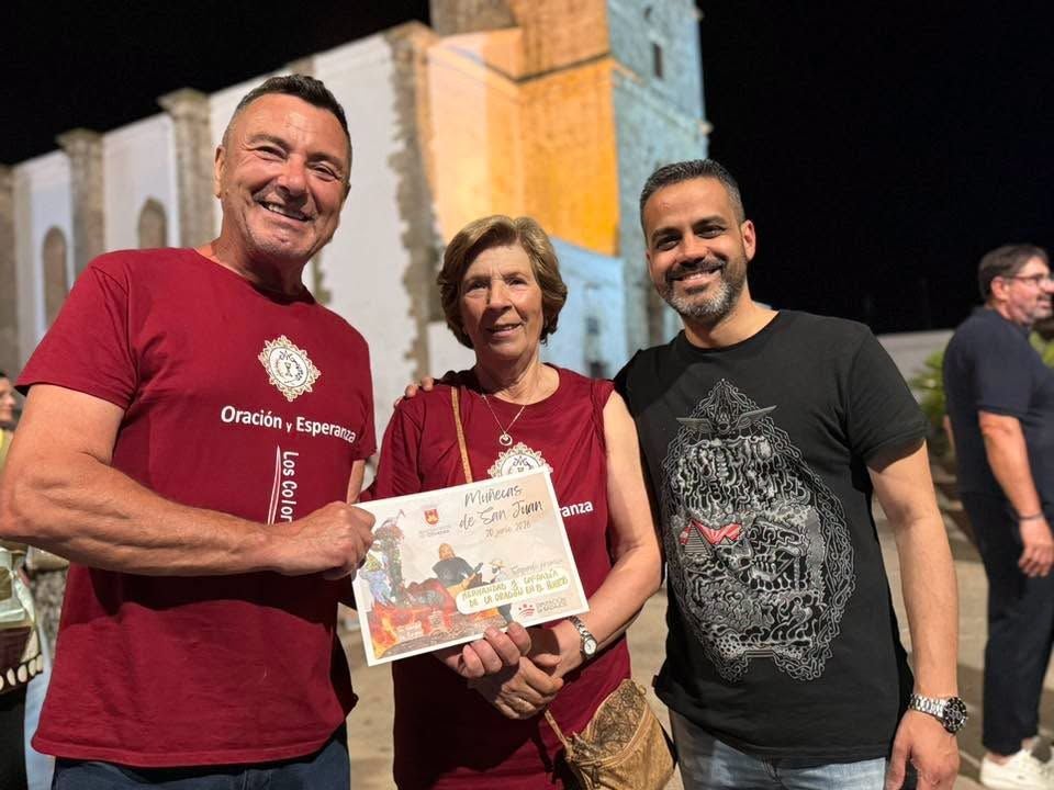 La Asociación de Mujeres 'Las Raparigas' gana el concurso de Muñecas de San Juan