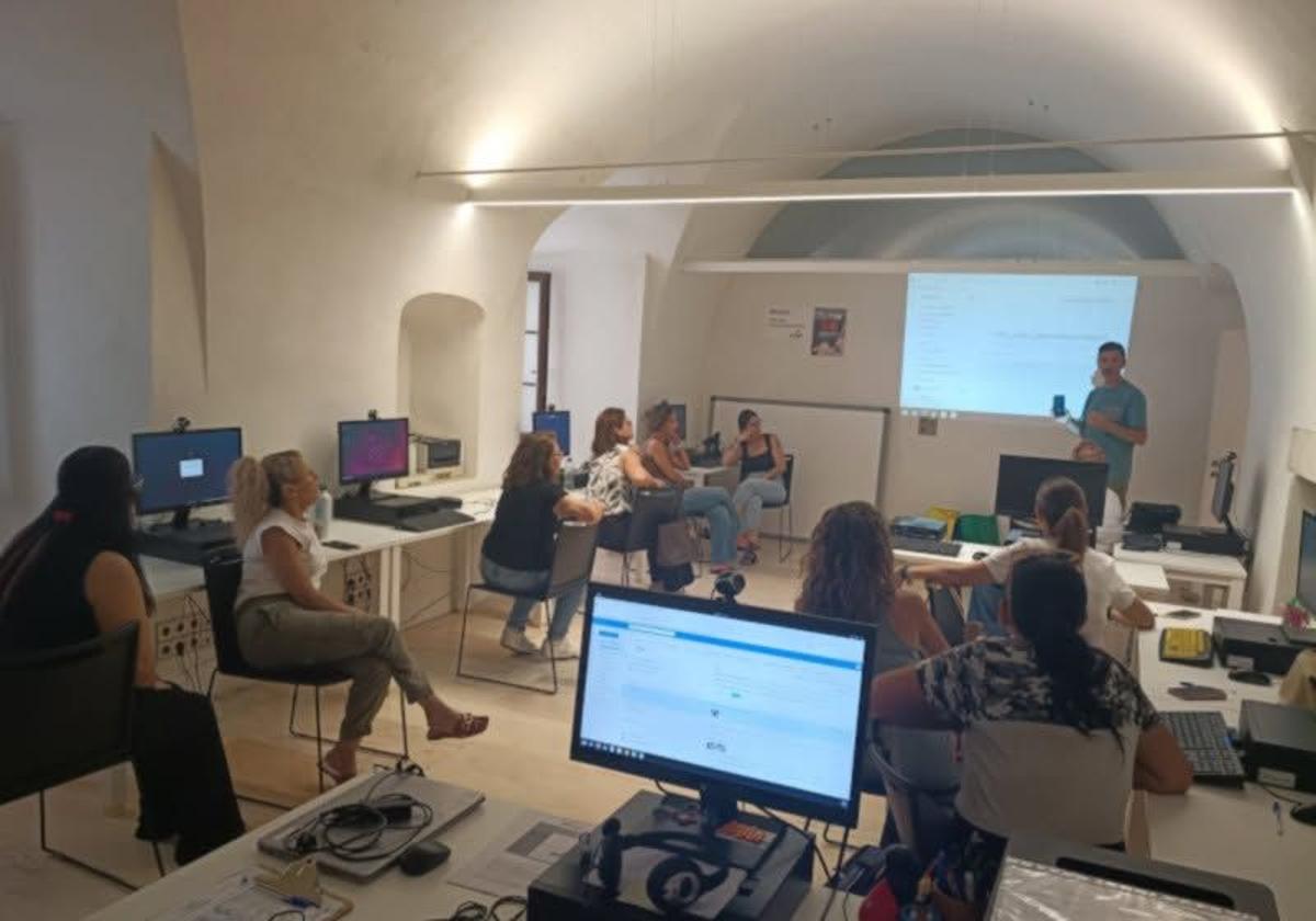 Espacio Digital Olivenza impulsa la formación en Inteligencia Artificial para mejorar la empleabilidad | Hoy