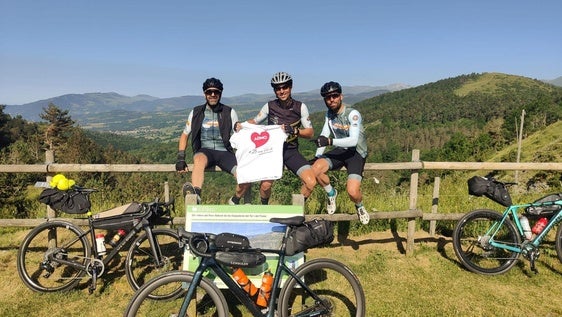 Finaliza el reto solidario 'Transpiry rosters. La transpirenaica' con la llegada a meta en Roses, Gerona