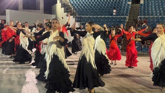 El Auditorio acoge el festival de fin de curso de la academia 'Olivenza es Flamenca'