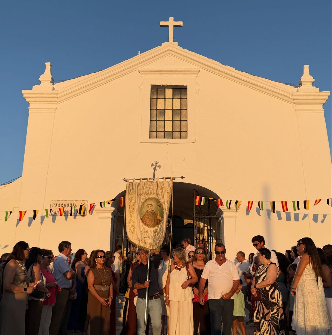 San Benito de la Contienda honra a su patrón con la tradicional procesión en el corazón de sus fiestas