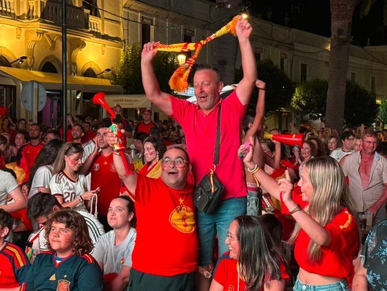 Los vecinos celebraron el triunfo a lo grande.