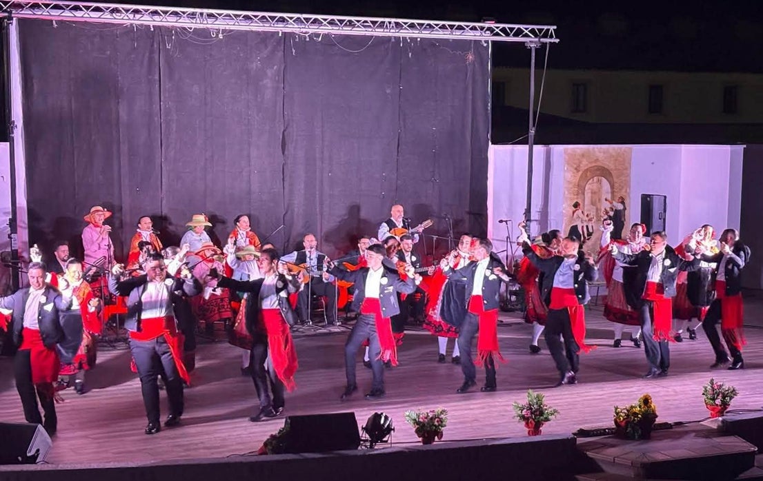 El folclore extremeño y mexicano se dieron cita en el XVII Festival Choni Ramallo