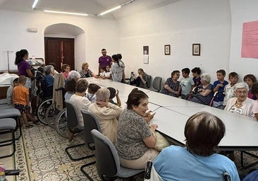 Una actividad intergeneracional une a mayores y niños en el Hospital y Santa Casa de Misericordia