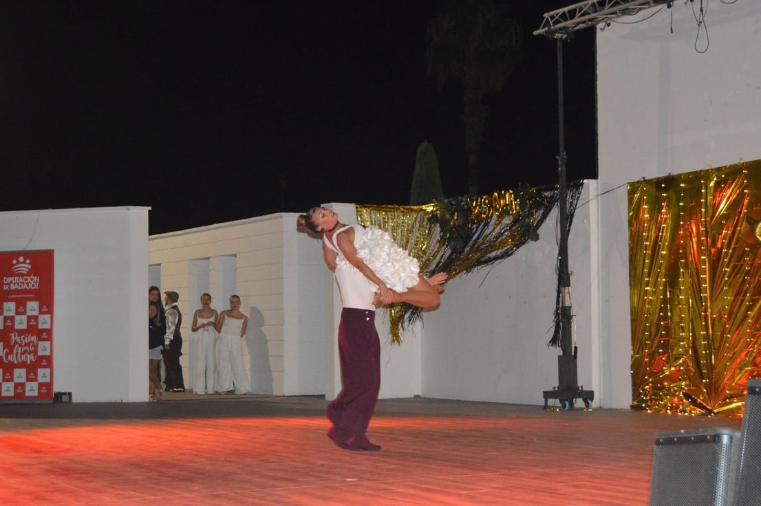 El XVIII Festival de Bailes Alson concentra más de cien bailarines de todas las edades