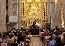 Los fieles acompañaron a la Real Archicofradía del Señor de los Pasos en la celebración de su 447.º aniversario