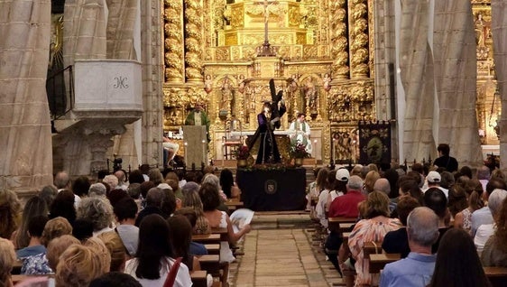 Los fieles acompañaron a la Real Archicofradía del Señor de los Pasos en la celebración de su 447.º aniversario
