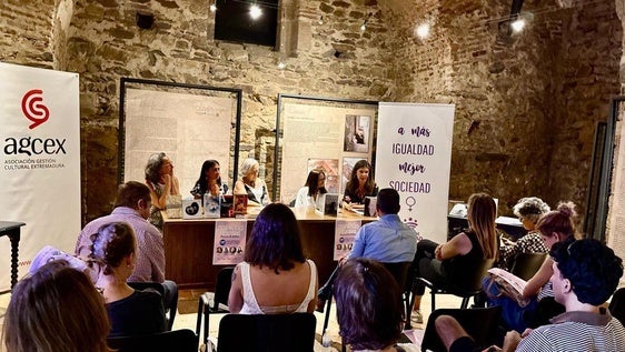 Cuatro escritoras reivindican el papel de la mujer en la literatura desde Olivenza