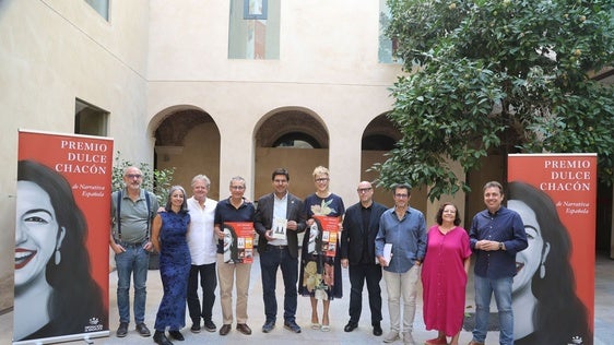 Marcos Giralt recibirá en Olivenza el XXI Premio Dulce Chacón de Narrativa Española por 'Los ilusionistas'