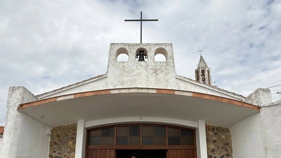 San Rafael de Olivenza honra a su patrón con una misa y procesión en su honor