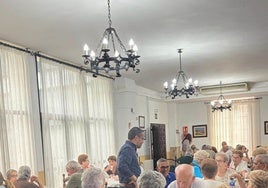 Más de 70 mayores participan en una merienda de convivencia dentro de la Semana del Mayor