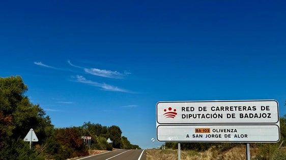 Una de las carreteras en las que se han pintado las marcas víales.