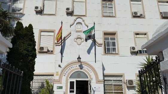 Entrada a la Residencia Municipal Virgen de Guadalupe.