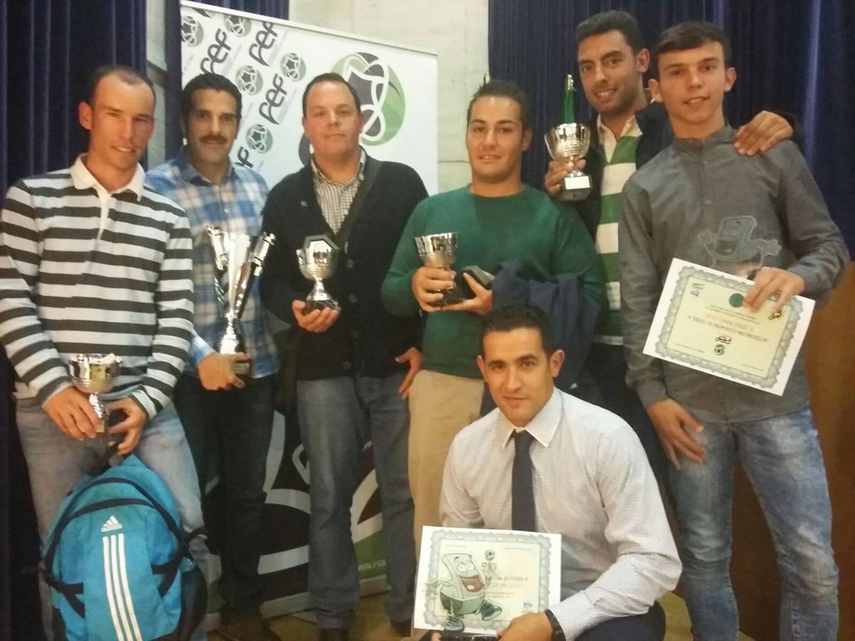 Jugadores y árbitros oliventinos premiados en la Gala Zonal de la Federación Extremeña de Fútbol
