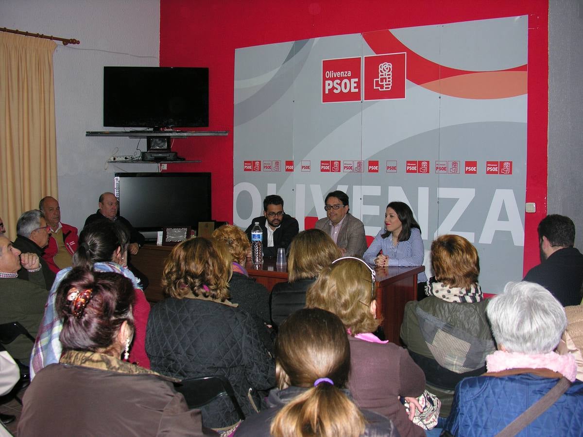 El PSOE inicia su campaña con la presencia del consejero de Sanidad en Olivenza