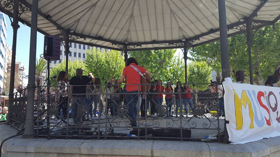 Actuación de las Escuelas Parroquiales del Sagrado Corazón de Olivenza. 