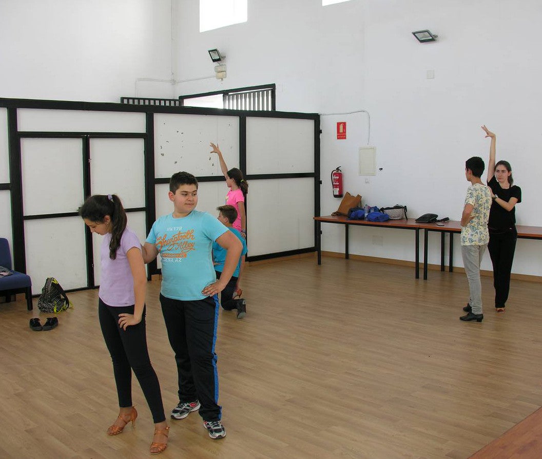 Las tres parejas participantes durante uno de sus ensayos. 