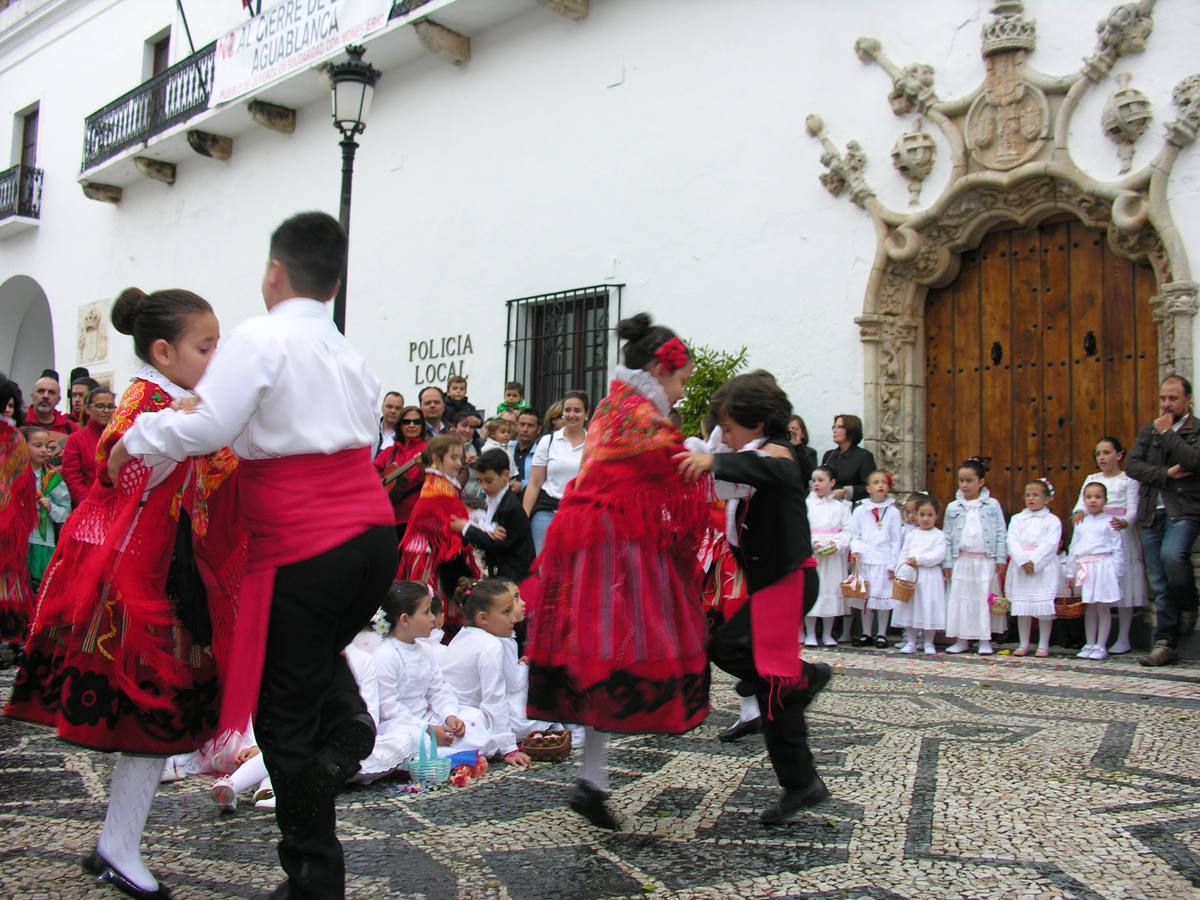 Danza de 'La Maya' en la Plaza de la Constitución. 
