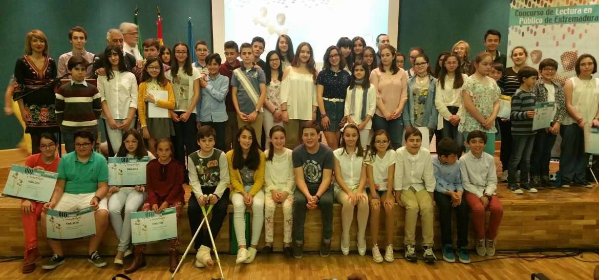Foto de familia de los participantes. 