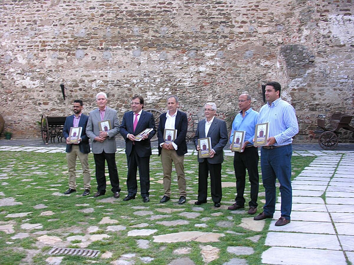 Por la izquierda, González, Pérez, Vara, Vallecillo, Rocha, Cayado y Píriz.  