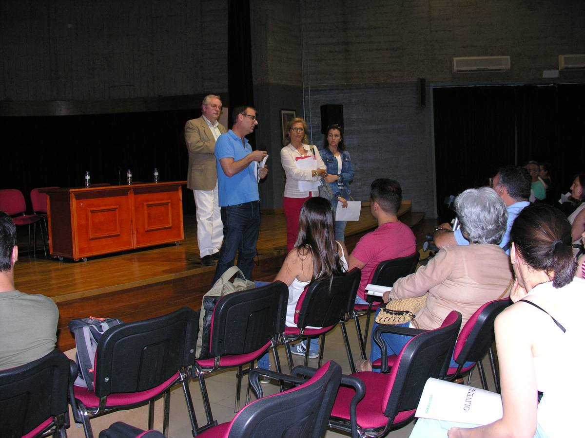 Técnicos de Urvipexsa durante la reunión celebrada en la Casa de la Cultura. 