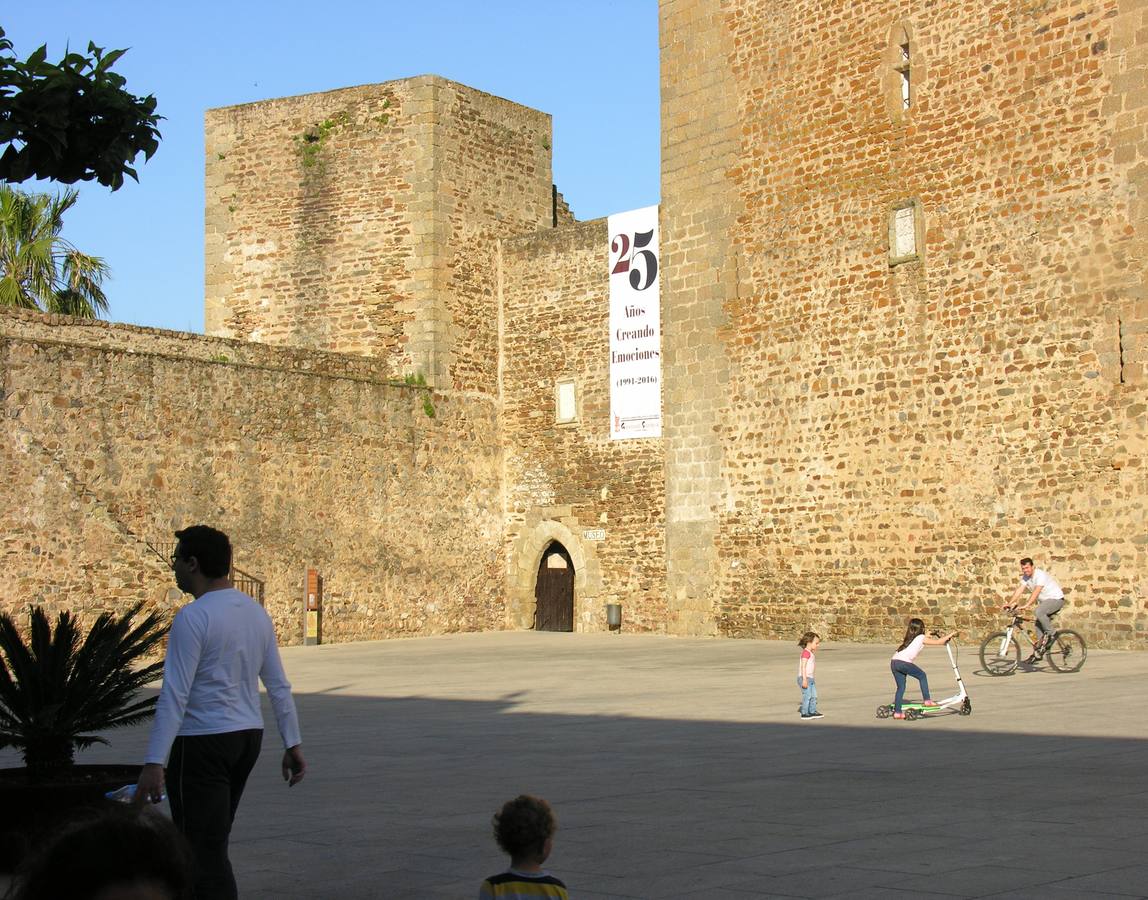 Fachada del Museo con el cartel conmemorativo del 25 aniversario. 