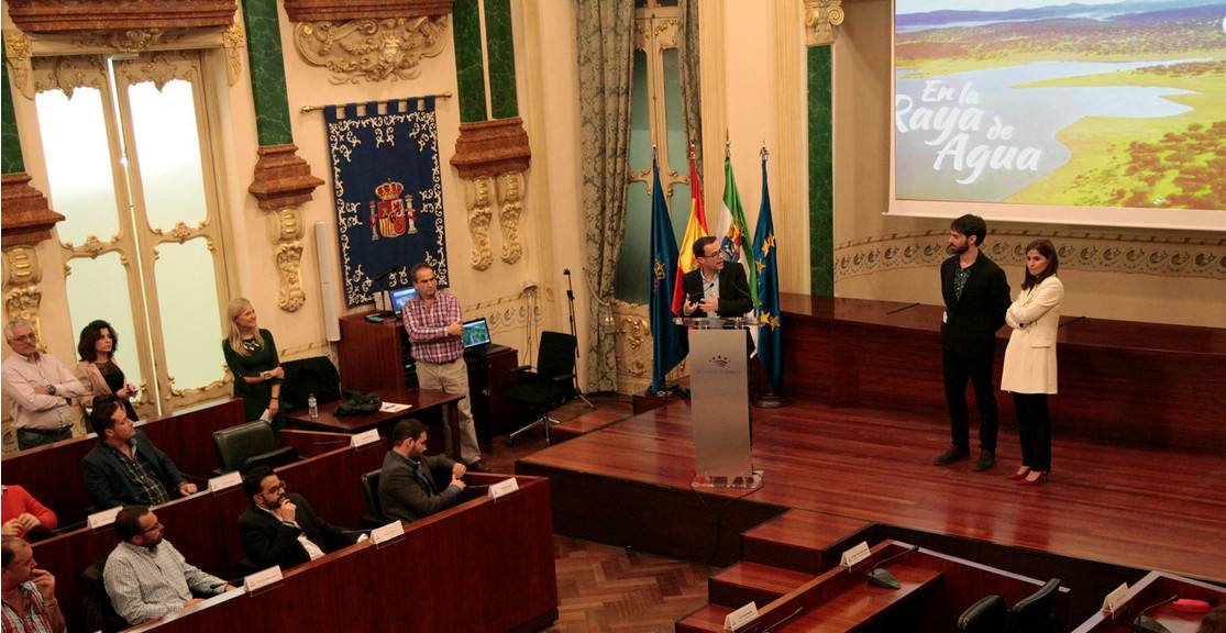 Presentación en el Salón de Plenos de la Diputación de Badajoz. 
